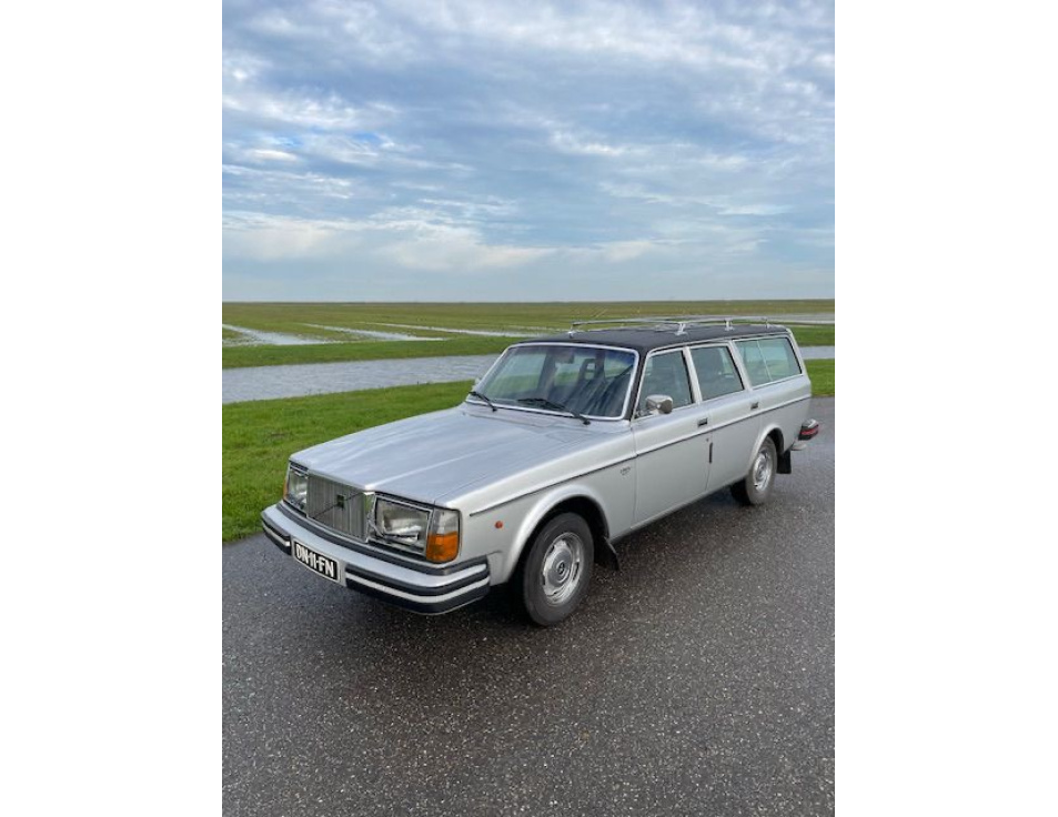 1 VOLVO 265