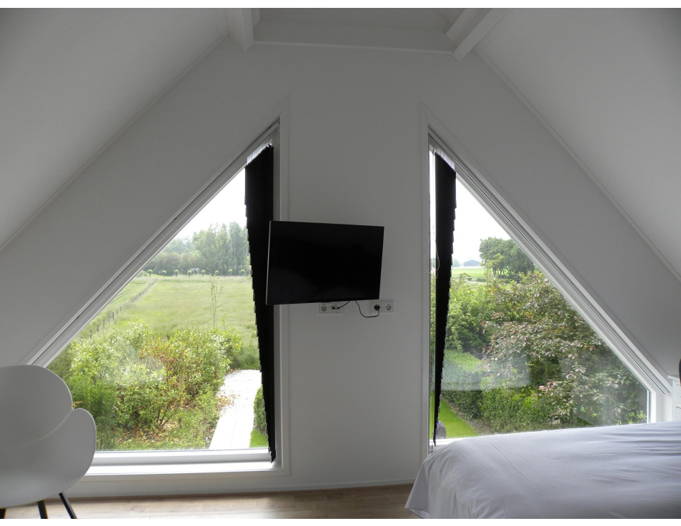 251605DC 4124 4048 BADE C90C5F40B74A