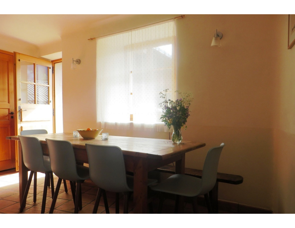 3 Eettafel voor 8 a 10 personen3