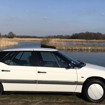 Foto 01 XM Wit zijkant vol in zon