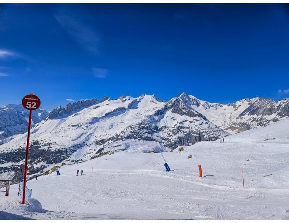 Skiing Aletsch Arena