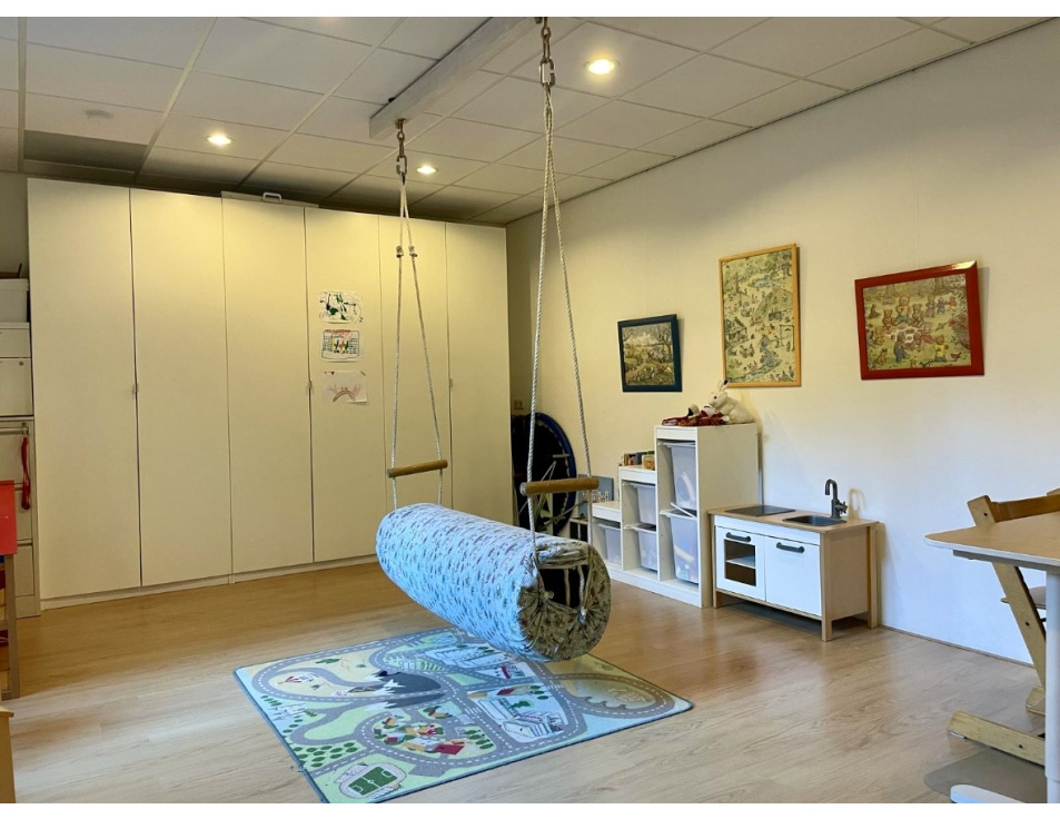 ruimte met schommel
